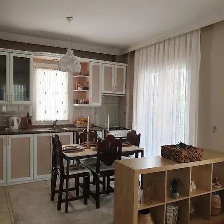 Goecekte Muestakil 아파트 페티예